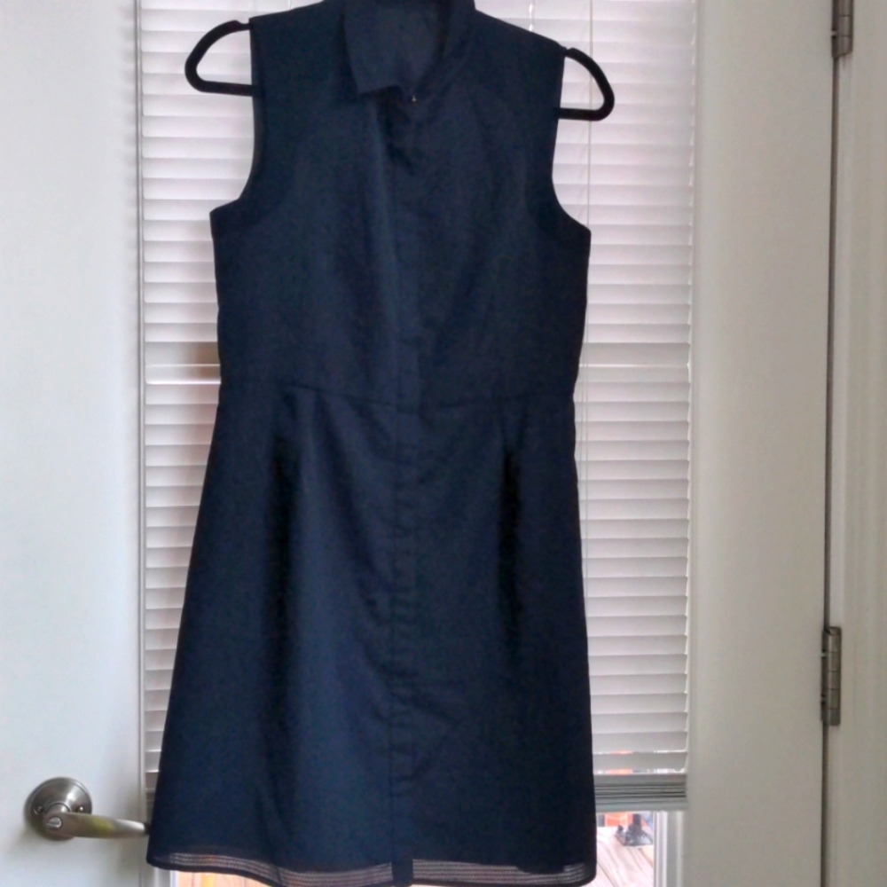 Dark blue dress with a self design. US-Size 6
